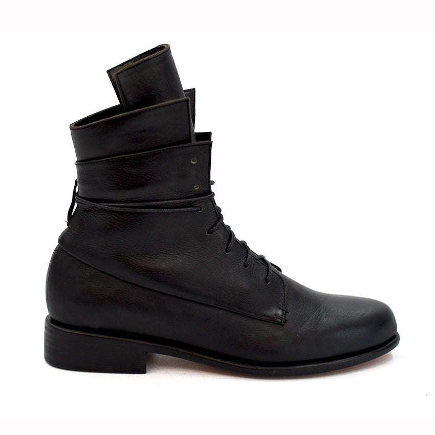 The Striker Boot - Black