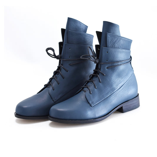 The Striker Boot Saxe Blue: All-leather construction for breathability