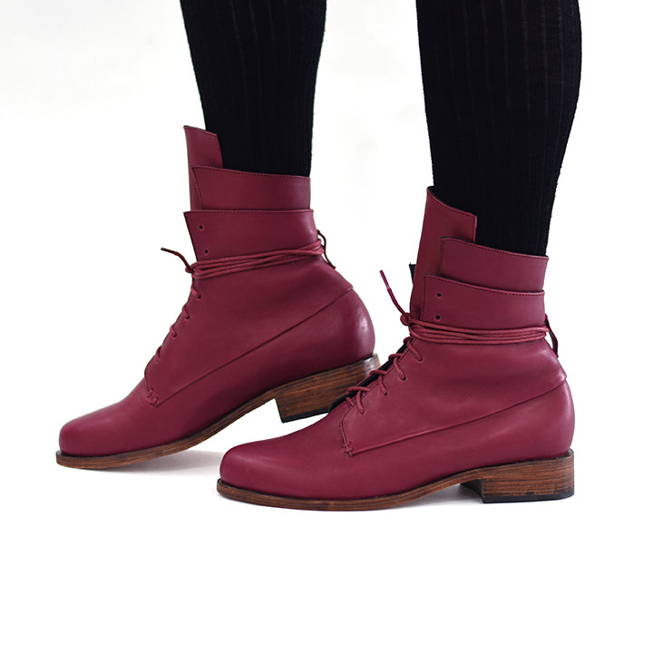 Flatter your lower leg with the edgy design of Striker Boots