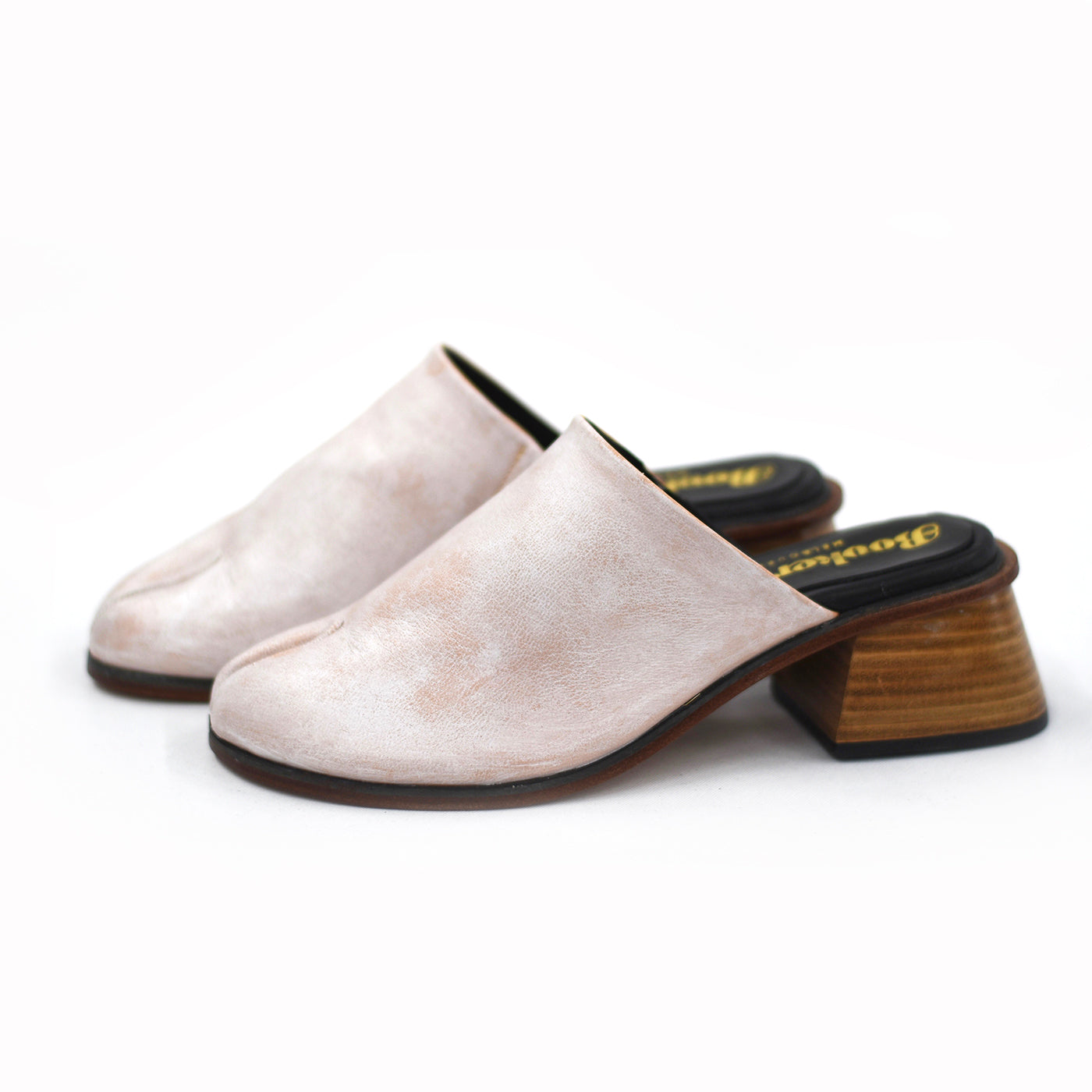 Soft tawny neutral Tabi mules made from lambskin