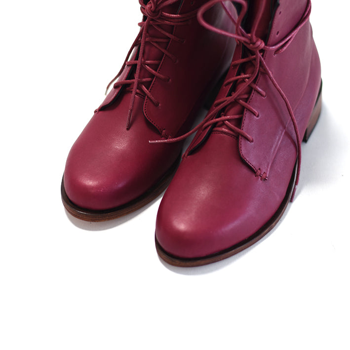 Striker Boots: Softly waxed cotton laces