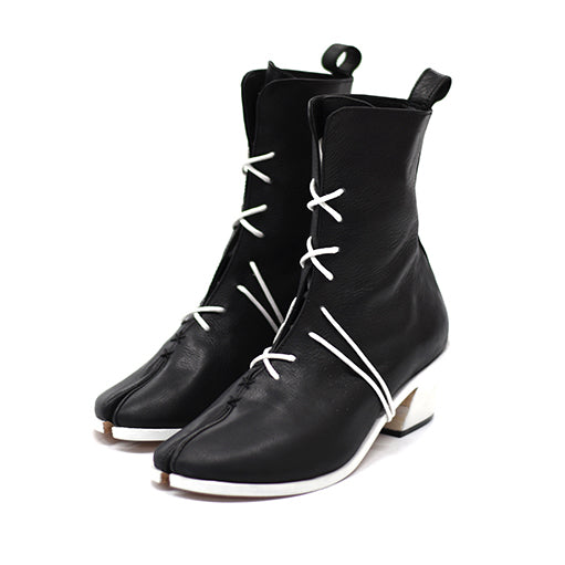 Tabi Boots: Angled line to compliment your calf