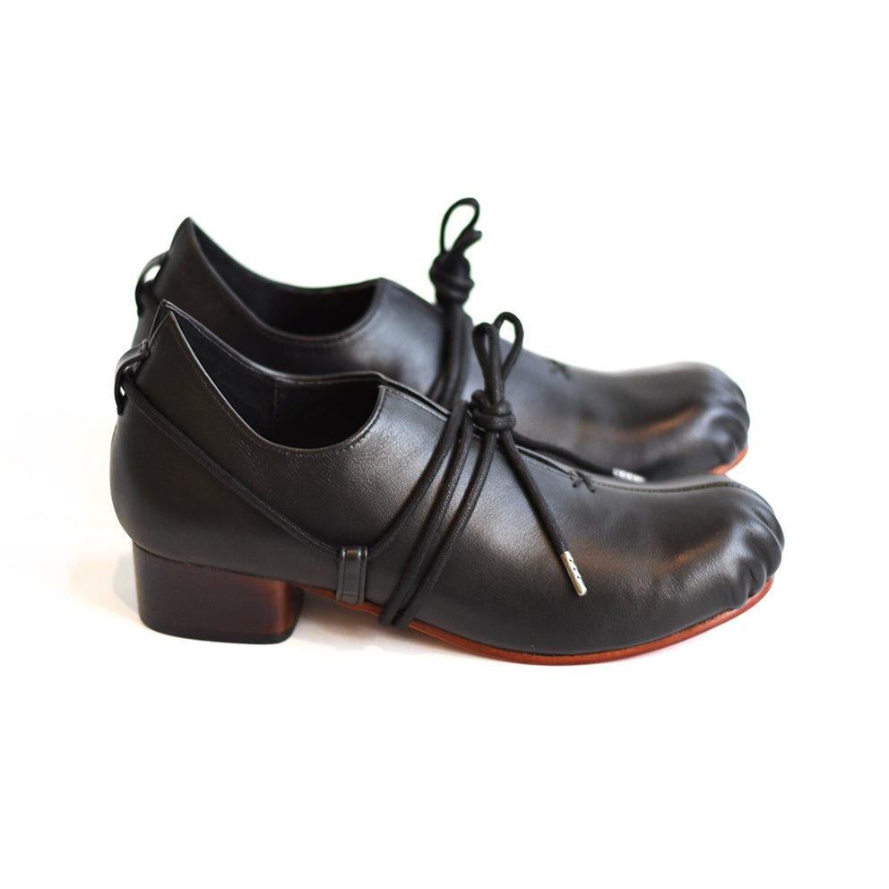 The Foundry Shoe - Black, with a tongueless opening